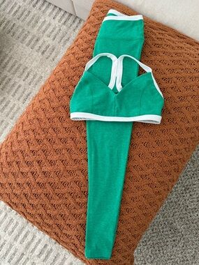 Beyond Yoga sports bra and leggings